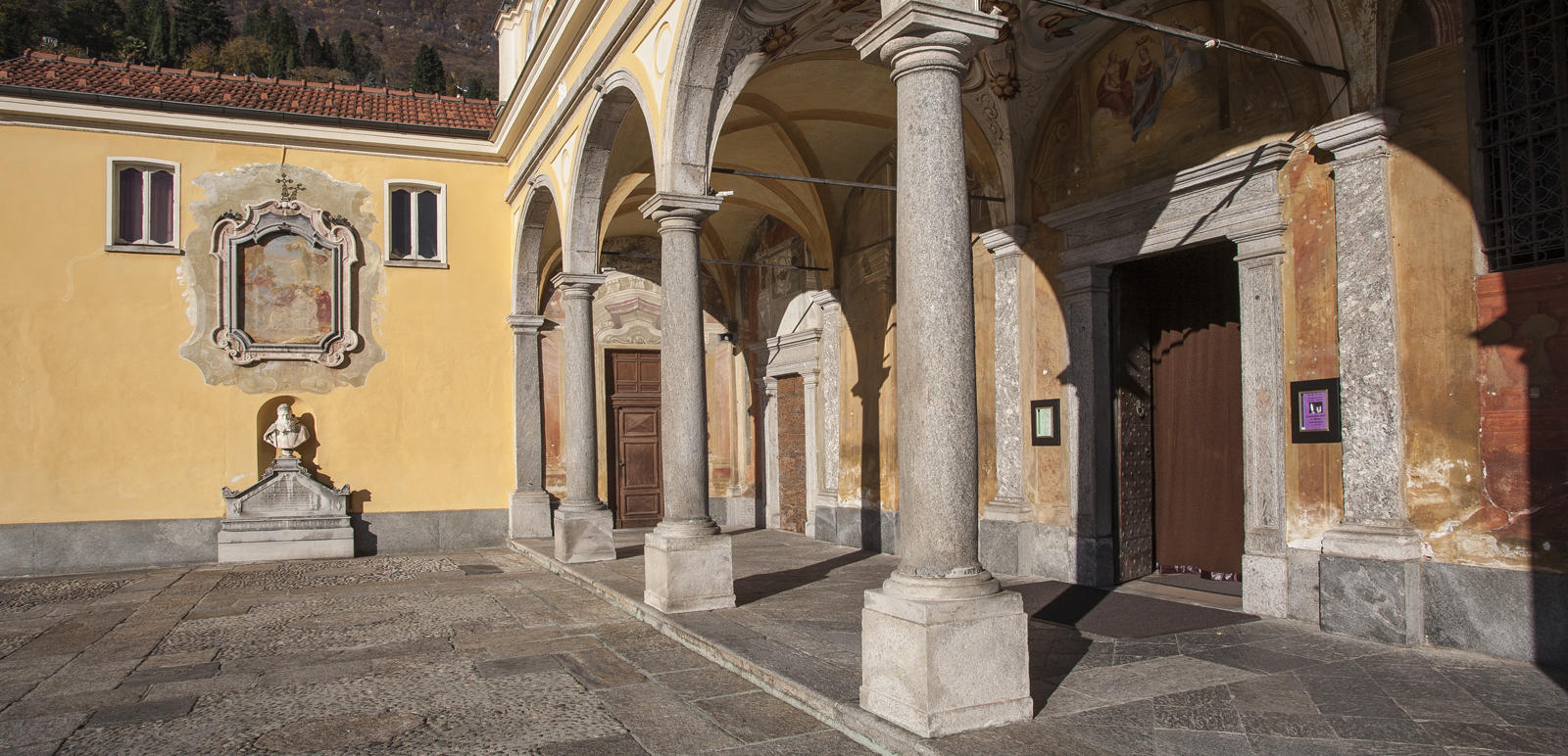 Innenhof von Madonna del Sasso