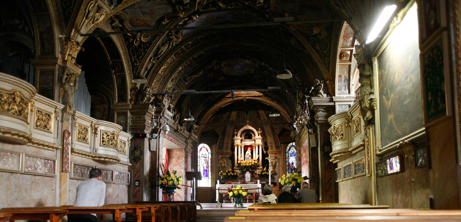 Innenraum der Kirche von Madonna del Sasso